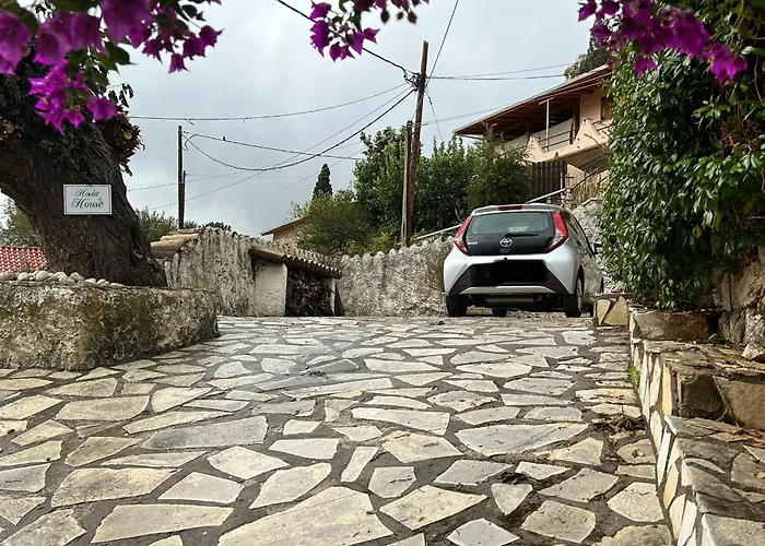 Hoolit House * Vournikas